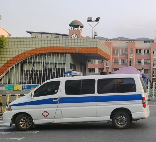 禹会救护车出租护送骨折病人一公里多少钱